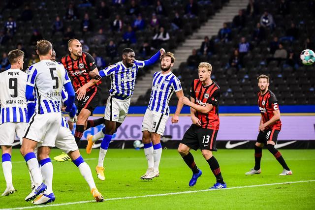 关于柏林赫塔客场战平对手，与对手握手言和的信息