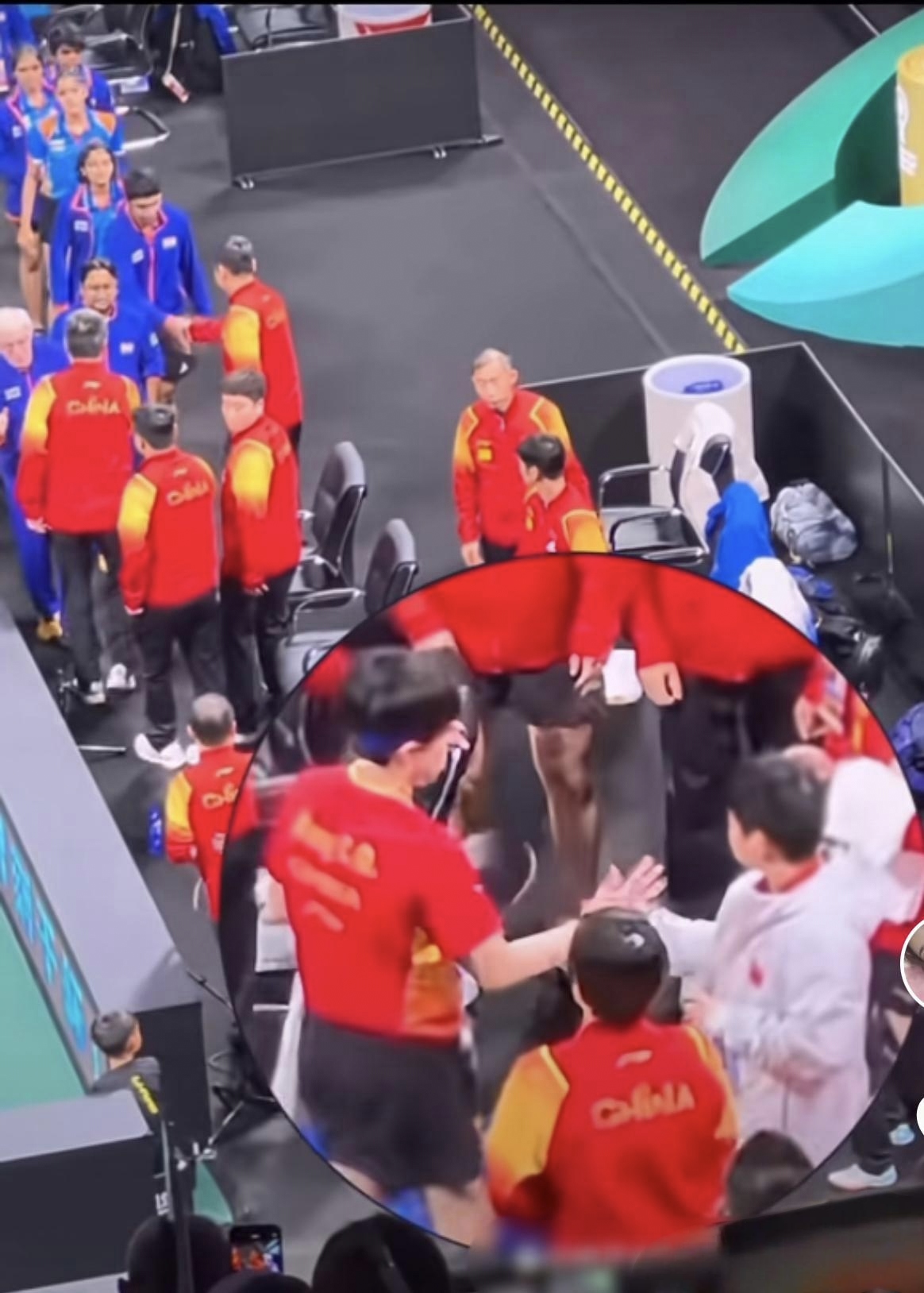 惊天一幕！比赛中的变故搅动了整个场面